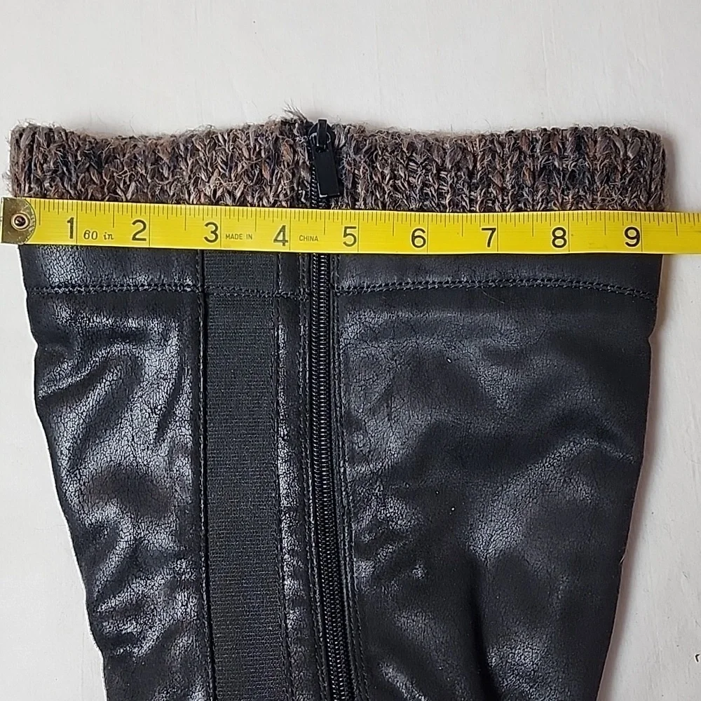 Torrid Boots 9 Wide Knee High Black Sweater Trim Faux Leather Zip Strappy Buckle